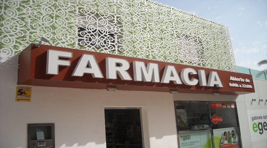 Letrero y letras corporeas para Farmacias en El Ejido